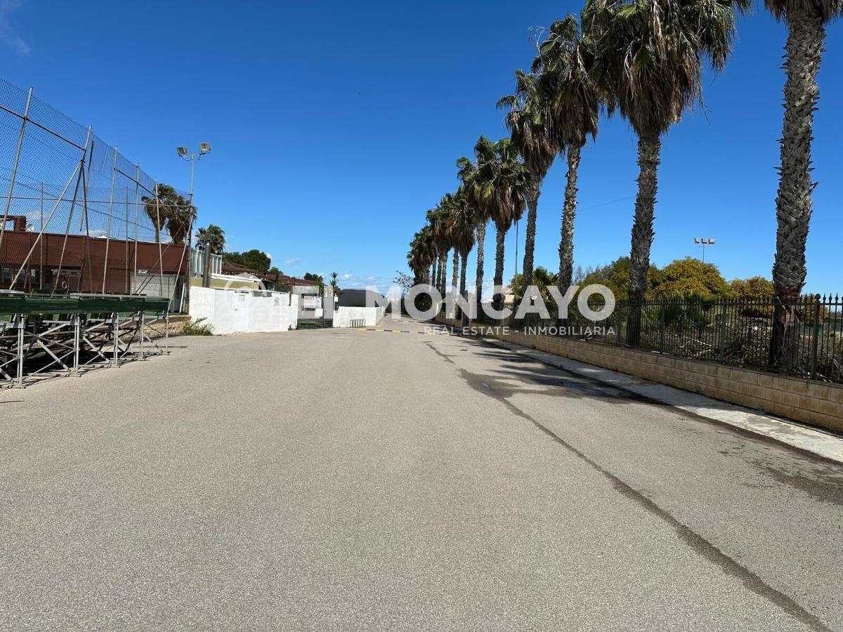 Commercial property in Guardamar del Segura, Alicante, Spain No. 149076