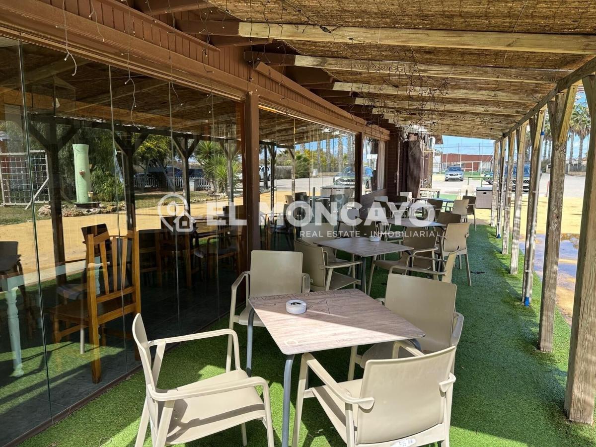 Commercial property in Guardamar del Segura, Alicante, Spain No. 149076