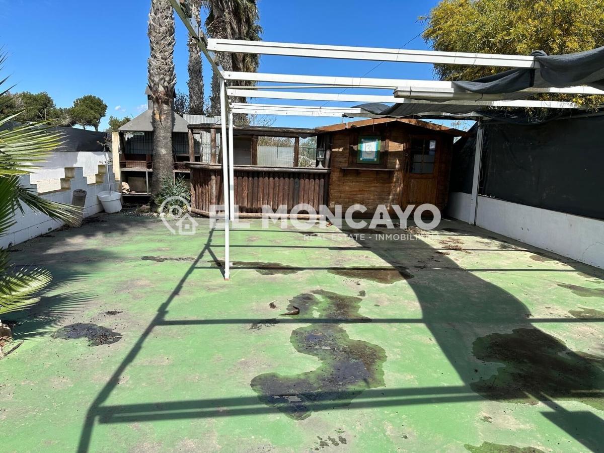 Commercial property in Guardamar del Segura, Alicante, Spain No. 149076
