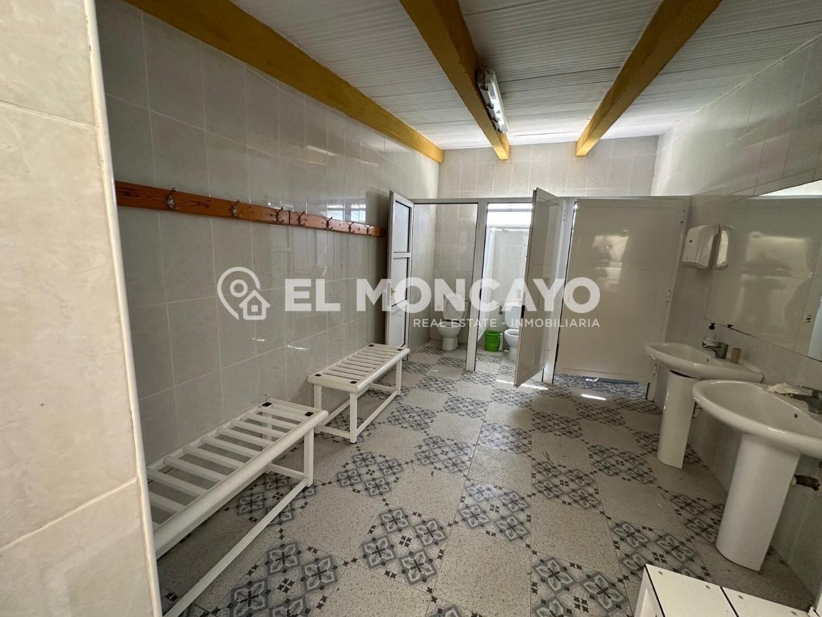 Commercial property in Guardamar del Segura, Alicante, Spain No. 149076