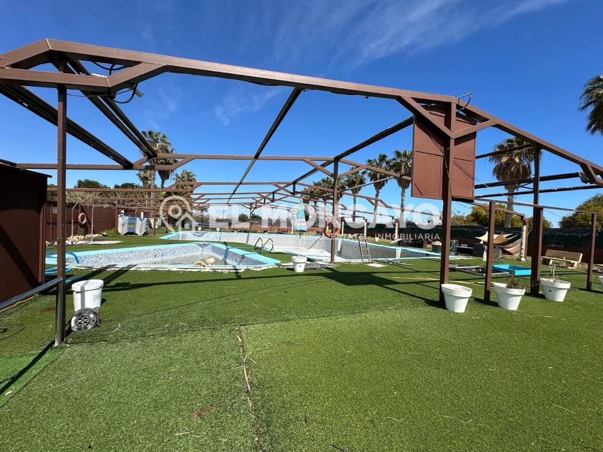 Commercial property in Guardamar del Segura, Alicante, Spain No. 149076