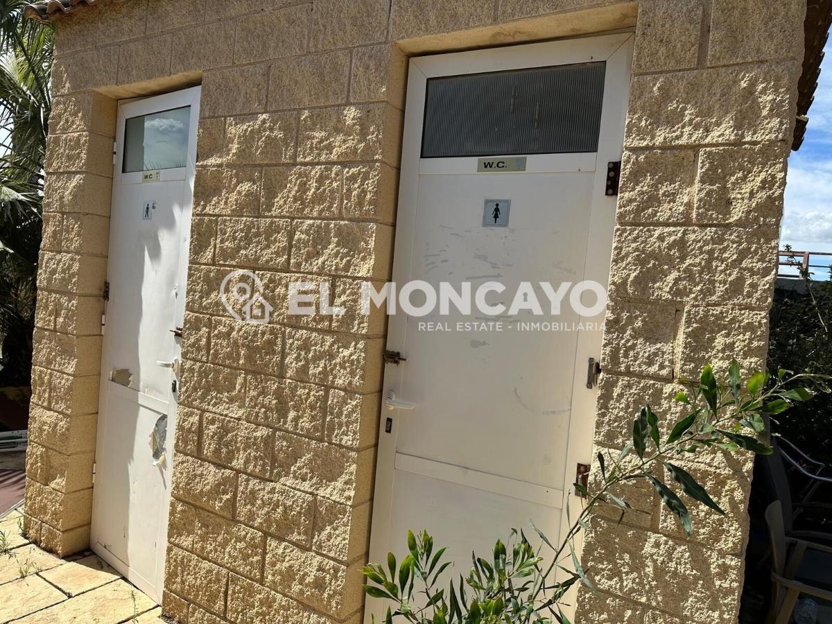 Commercial property in Guardamar del Segura, Alicante, Spain No. 149076