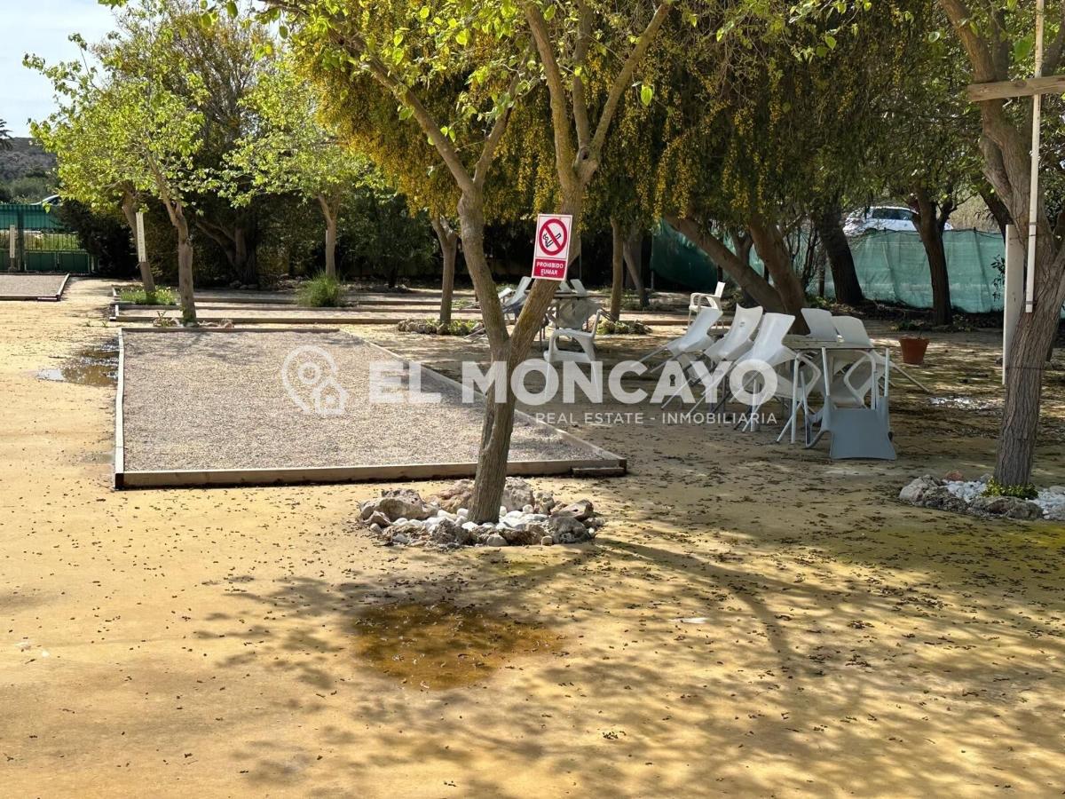 Commercial property in Guardamar del Segura, Alicante, Spain No. 149076