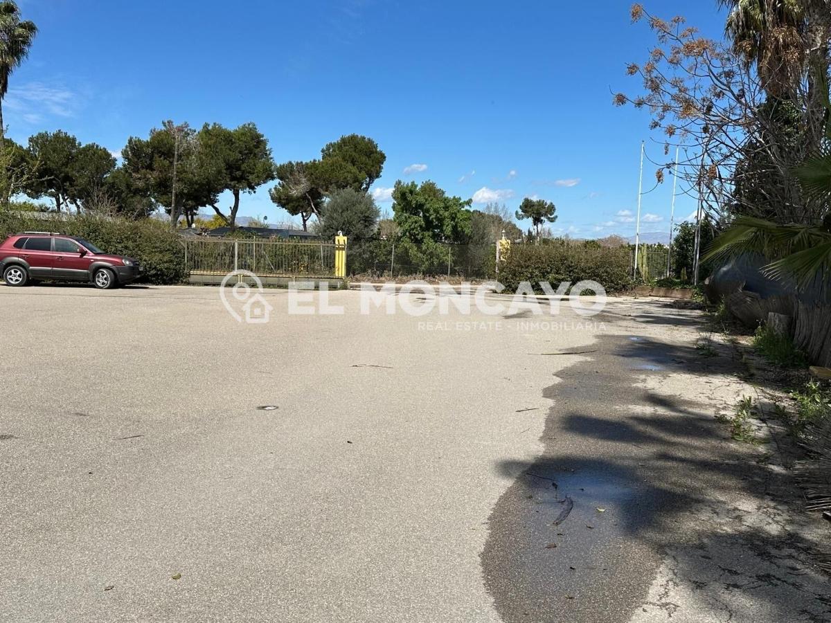 Commercial property in Guardamar del Segura, Alicante, Spain No. 149076
