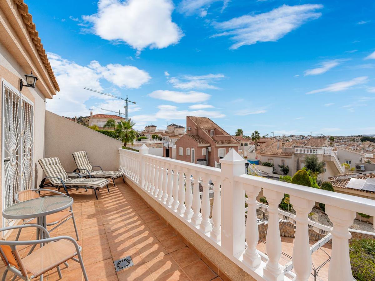 Villa a Rojales, Alicante, Spagna 3 camere da letto, 215 mq. N° 149080