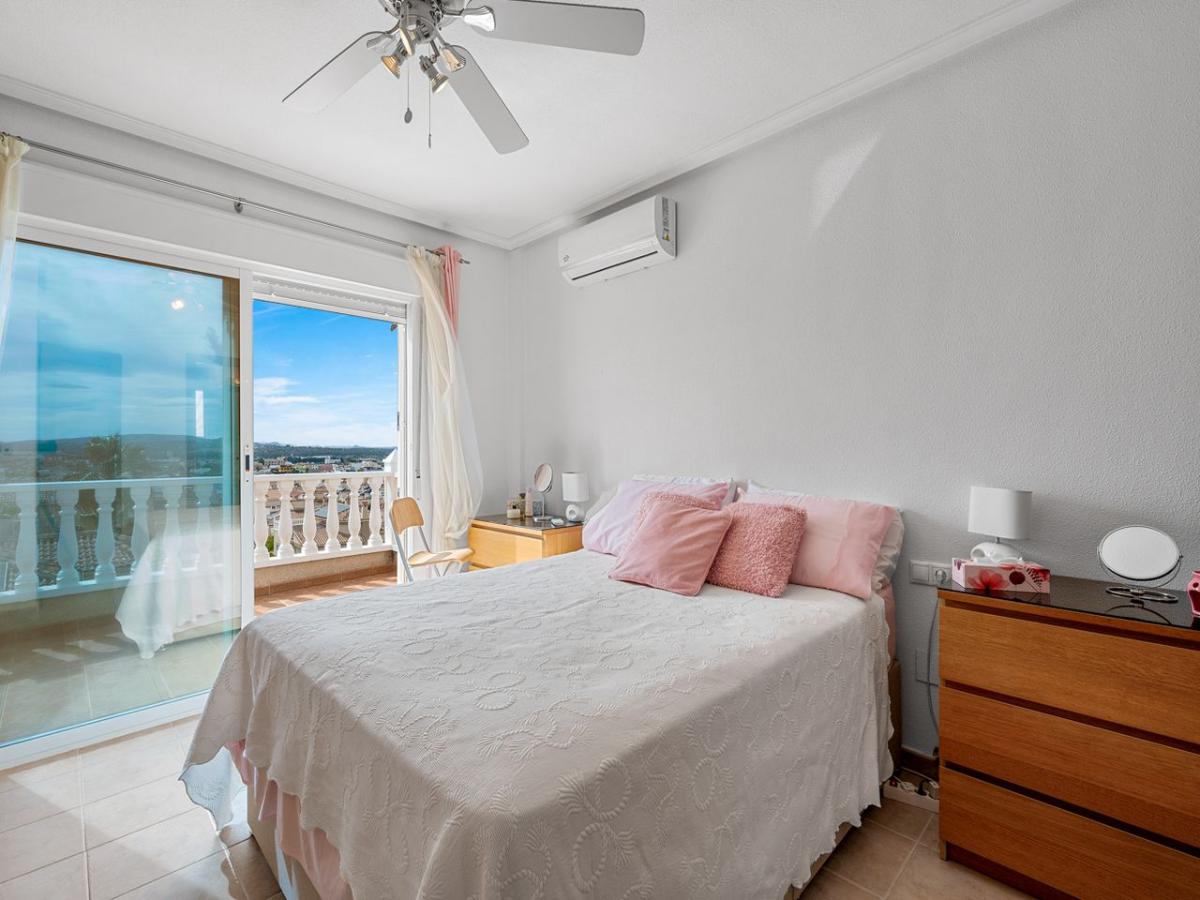 Villa a Rojales, Alicante, Spagna 3 camere da letto, 215 mq. N° 149080