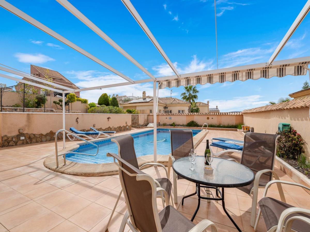 Villa a Rojales, Alicante, Spagna 3 camere da letto, 215 mq. N° 149080