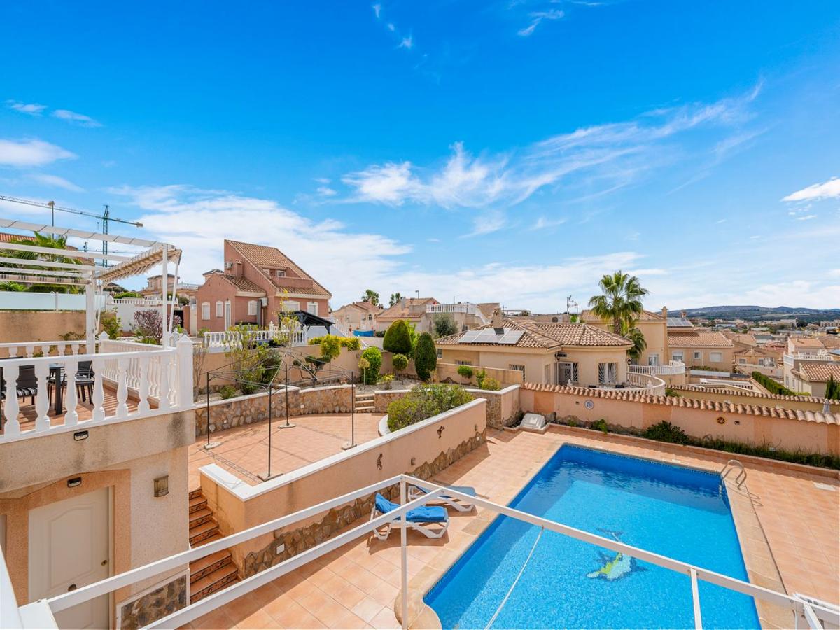 Villa a Rojales, Alicante, Spagna 3 camere da letto, 215 mq. N° 149080