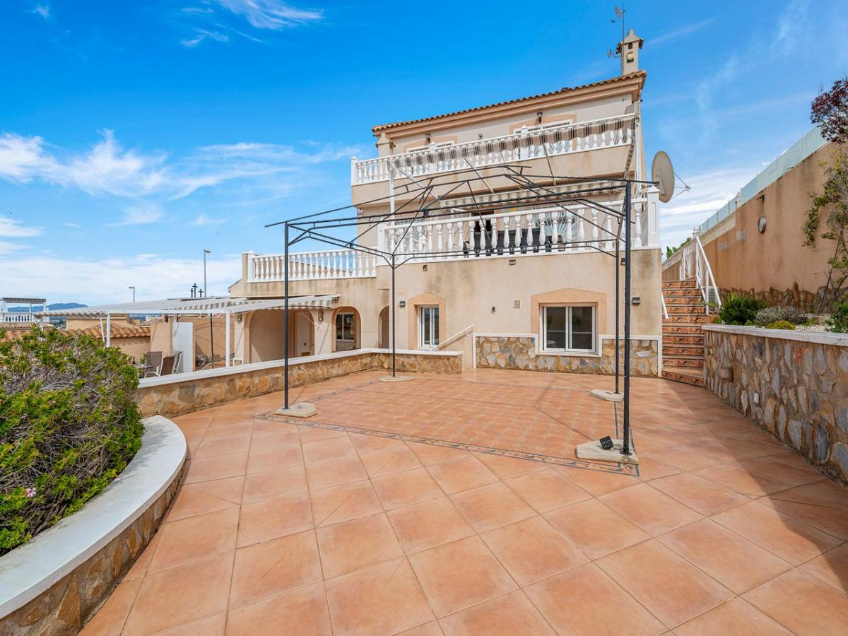 Villa a Rojales, Alicante, Spagna 3 camere da letto, 215 mq. N° 149080
