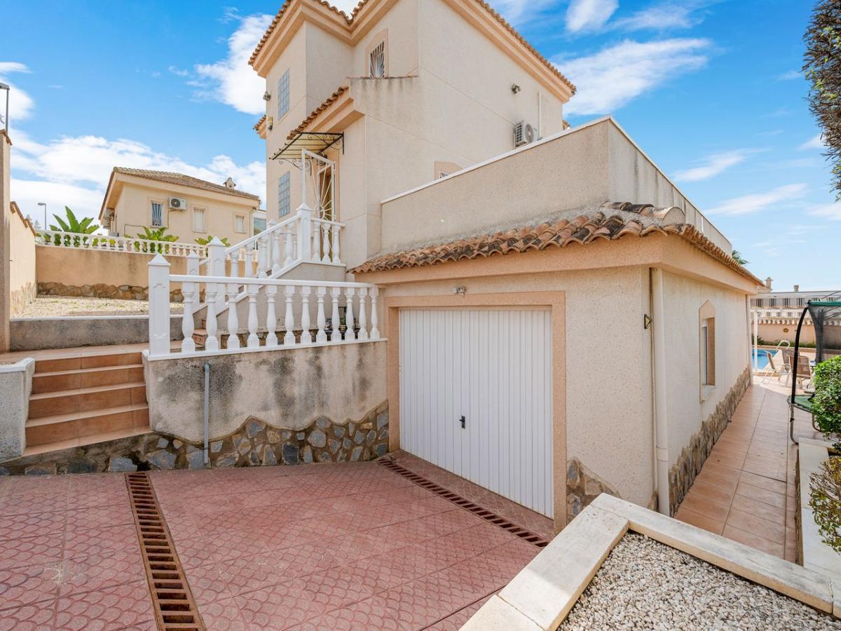 Villa a Rojales, Alicante, Spagna 3 camere da letto, 215 mq. N° 149080