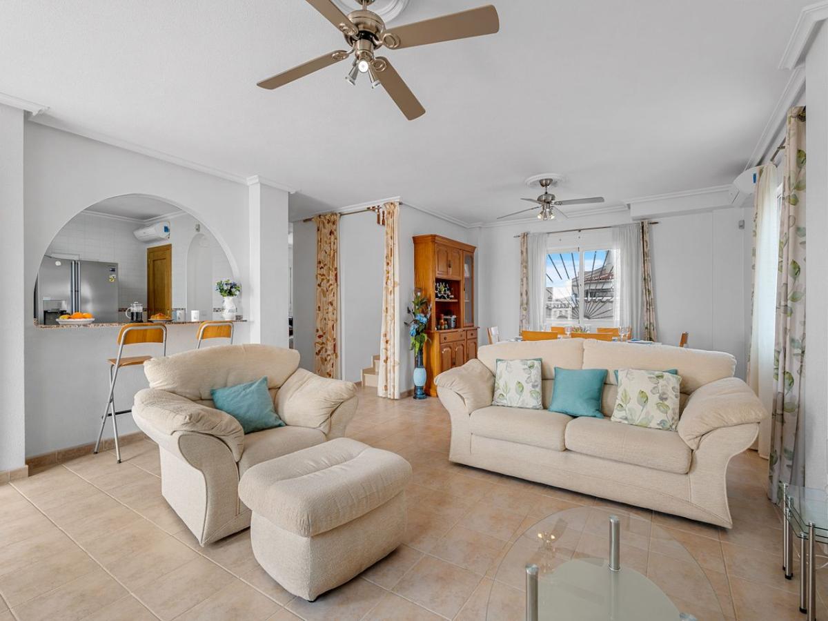Villa a Rojales, Alicante, Spagna 3 camere da letto, 215 mq. N° 149080