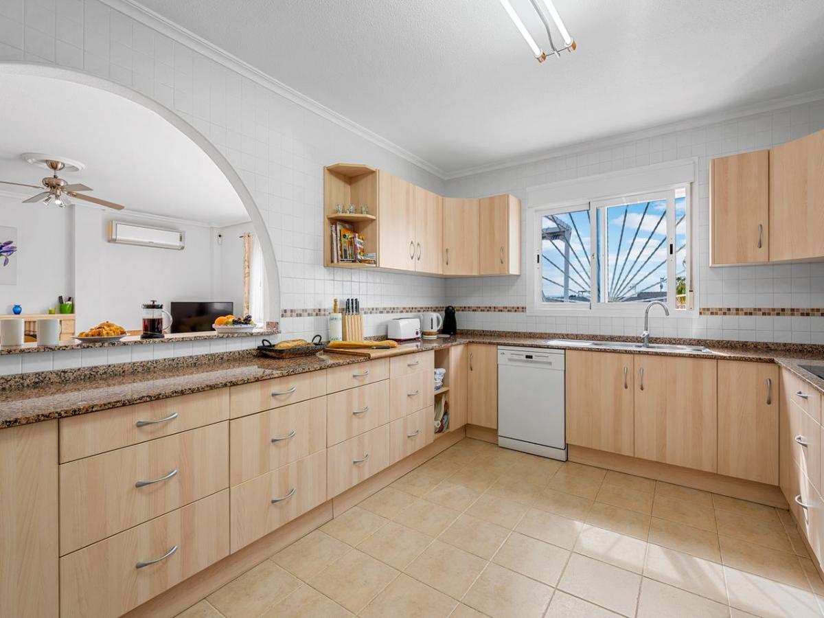 Villa a Rojales, Alicante, Spagna 3 camere da letto, 215 mq. N° 149080