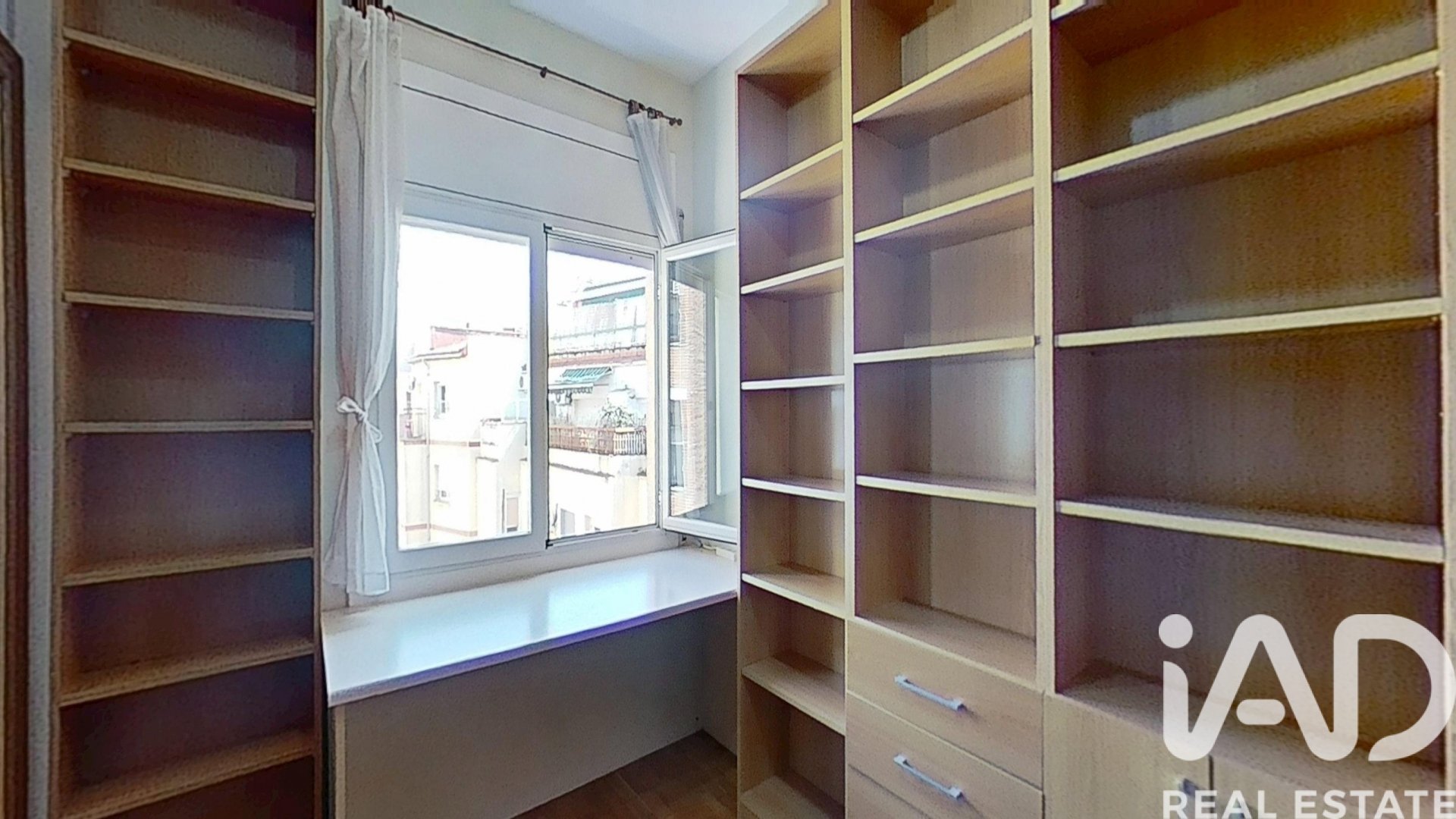 Apartamento en Barcelona, España 3 dormitorios, 85 m2 No. 172197