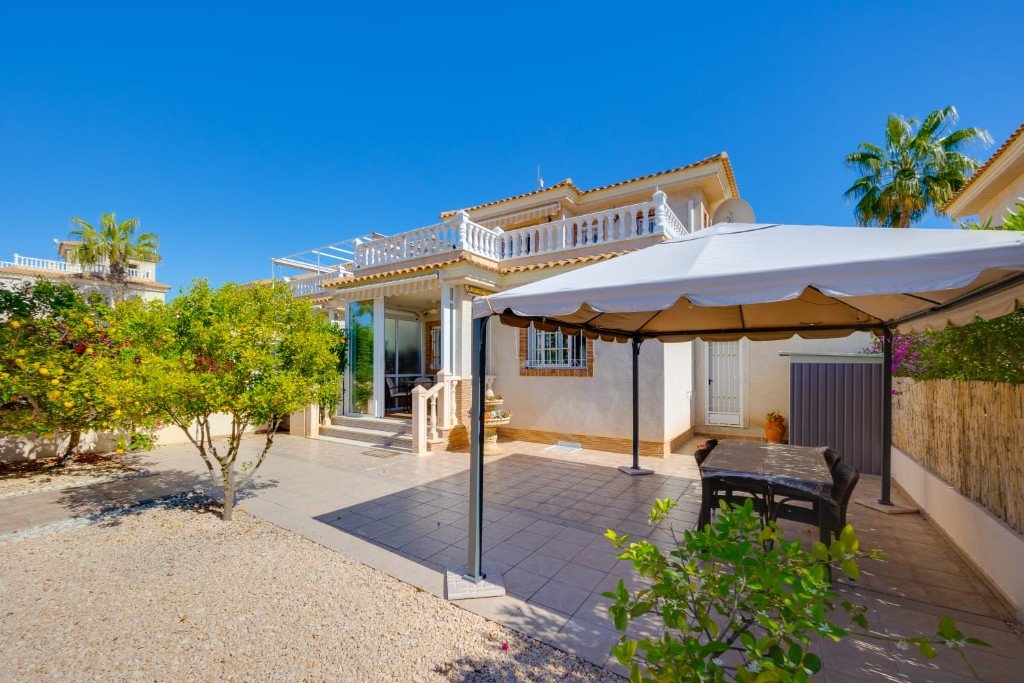 Villa i Alicante, Spanien 3 sovrum, 135 kvm. Nr. 145319