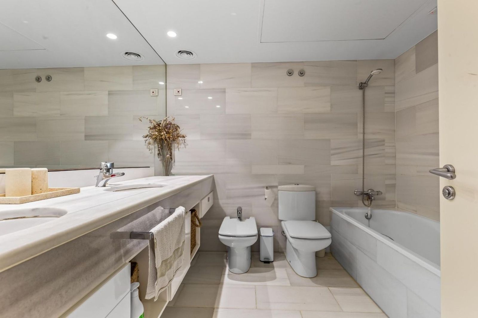 Appartamento a Barcelona, Spagna 3 camere da letto, 120 mq. N° 177344