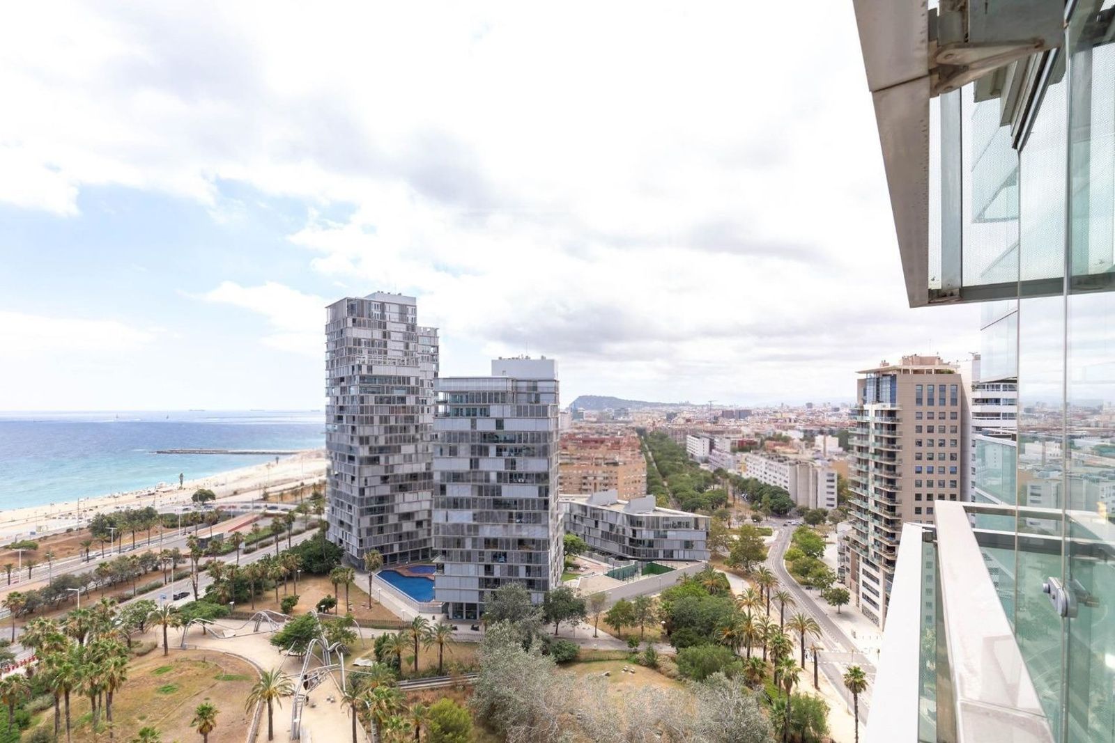 Lägenhet i Barcelona, Spanien 3 sovrum, 100 kvm. Nr. 177349