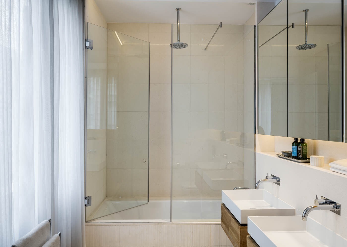 Apartment à Barcelona, Espagne 4 chambres,  No. 141030