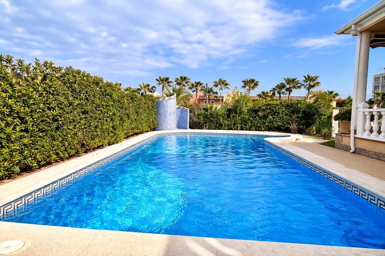 Villa a La Mata, Alicante, Spagna 6 camere da letto, 440 mq. N° 161700