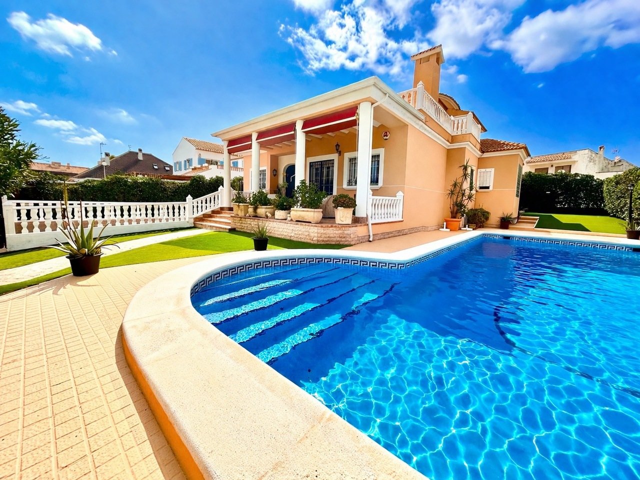 Villa a La Mata, Alicante, Spagna 6 camere da letto, 440 mq. N° 161700