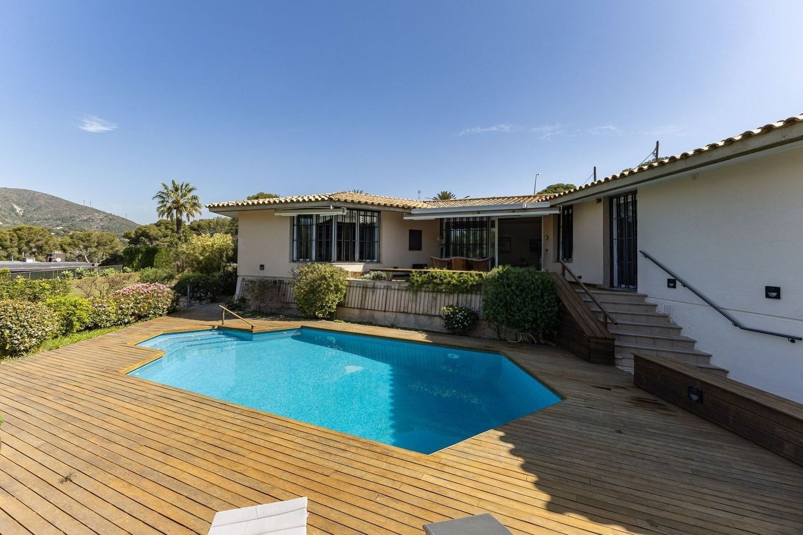 Talo Castelldefels, Barcelona, Espanja 4 makuuhuonetta, 351 m2 No. 167345