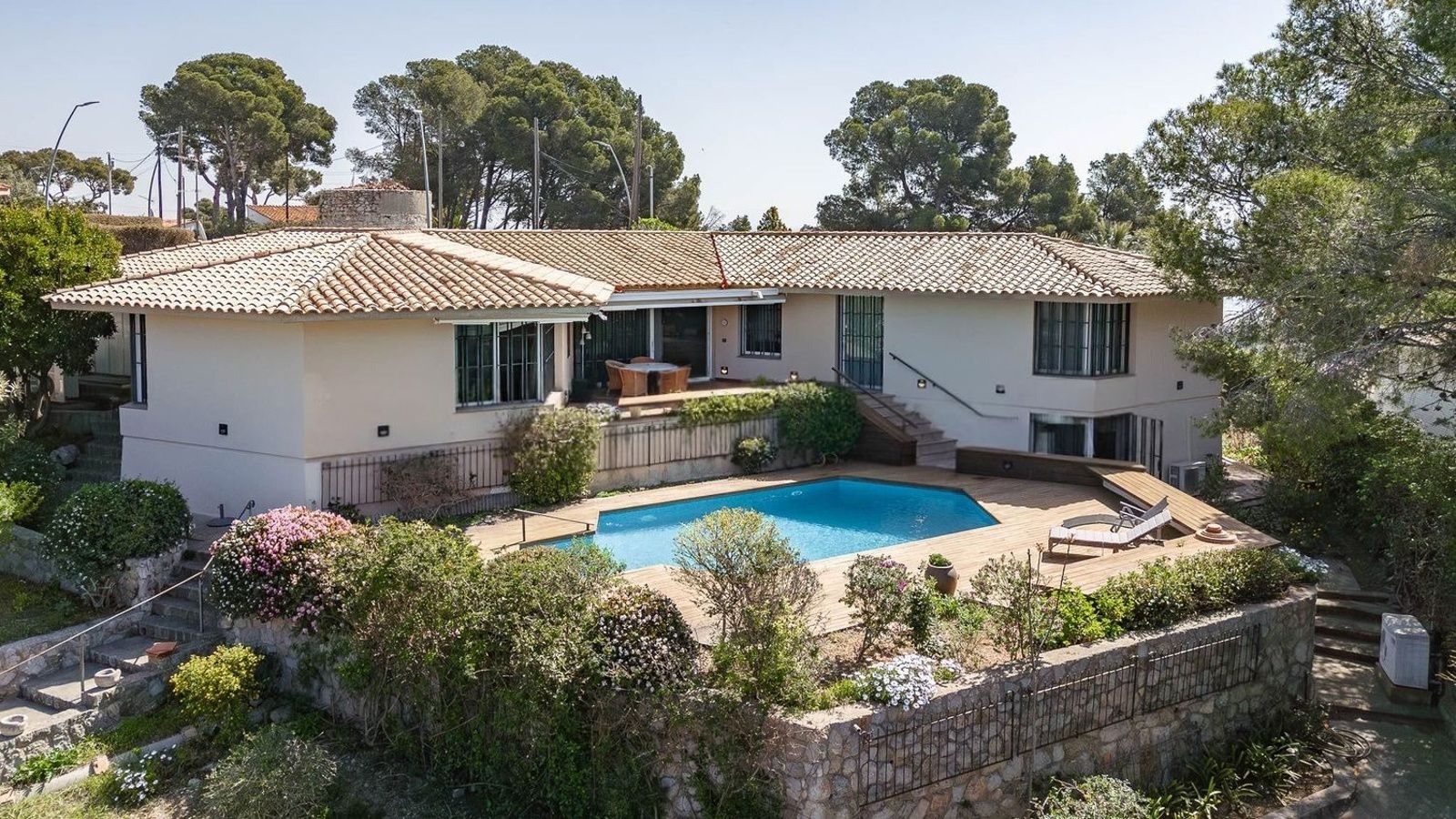 Talo Castelldefels, Barcelona, Espanja 4 makuuhuonetta, 351 m2 No. 167345