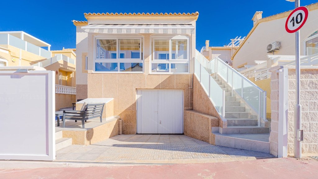 Villa in Alicante, Spanien 2 Schlafzimmer, 65 m2 Nr. 145449