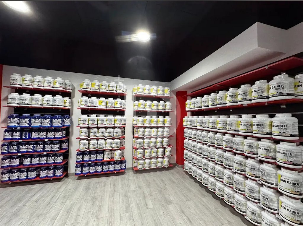 Tienda al por menor en Barcelona, España 77 m2 No. 154875