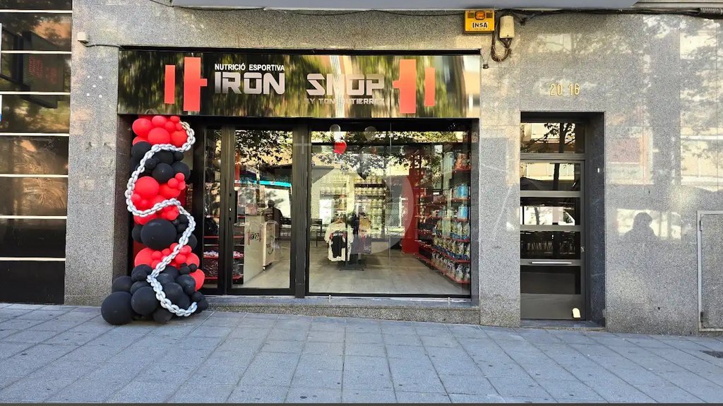 Tienda al por menor en Barcelona, España 77 m2 No. 154875