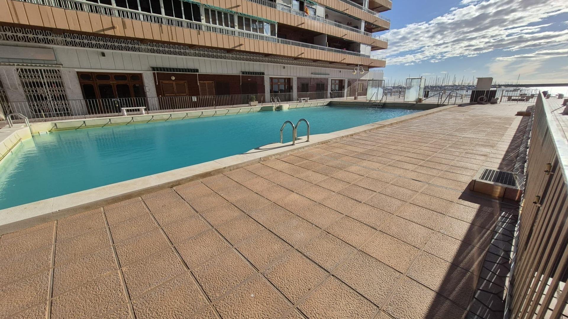 Apartment à Torrevieja, Alicante, Espagne 2 chambres, 86 m2 No. 177796