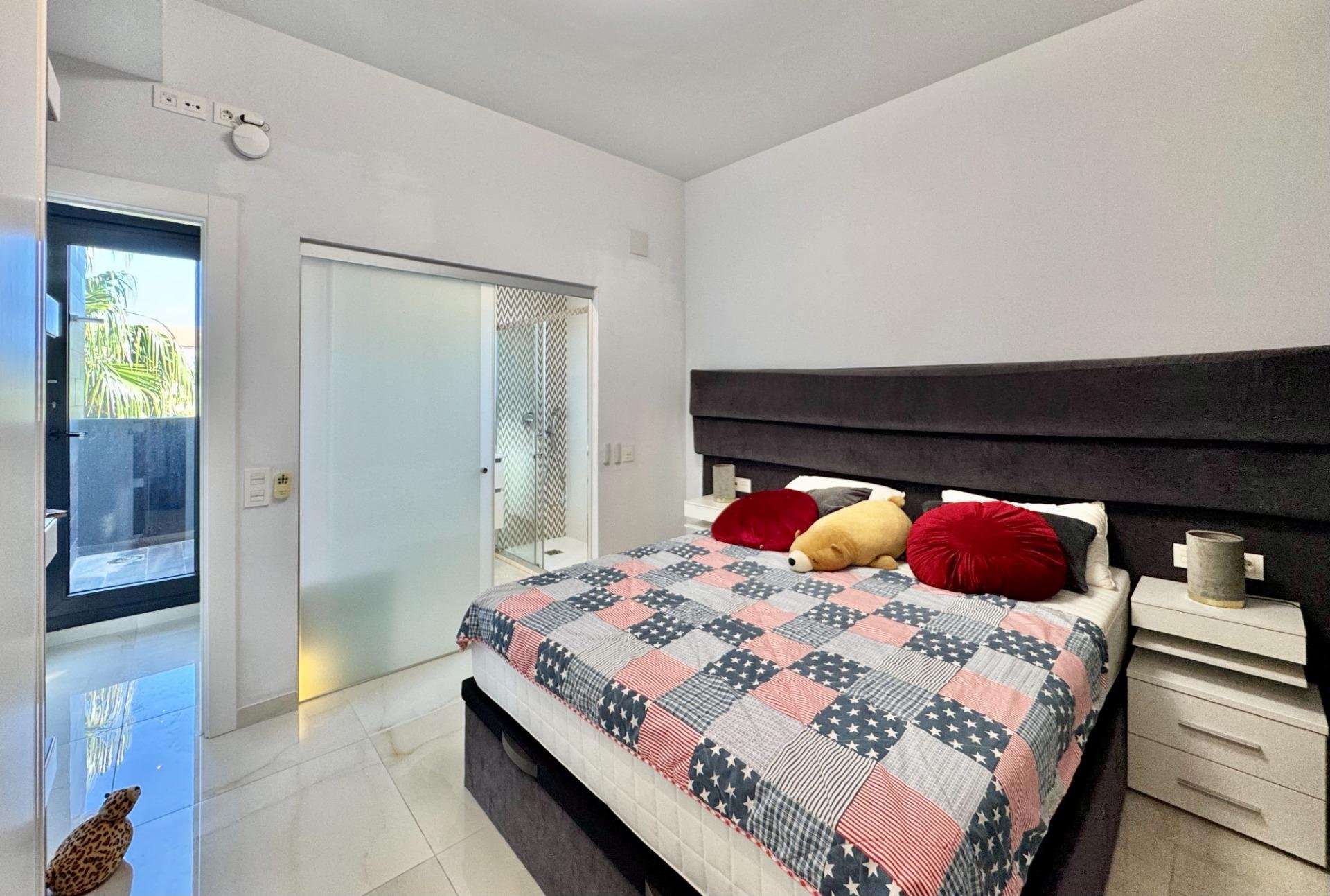 Villa en Cabo Roig, Alicante, España 4 dormitorios, 271 m2 No. 161315