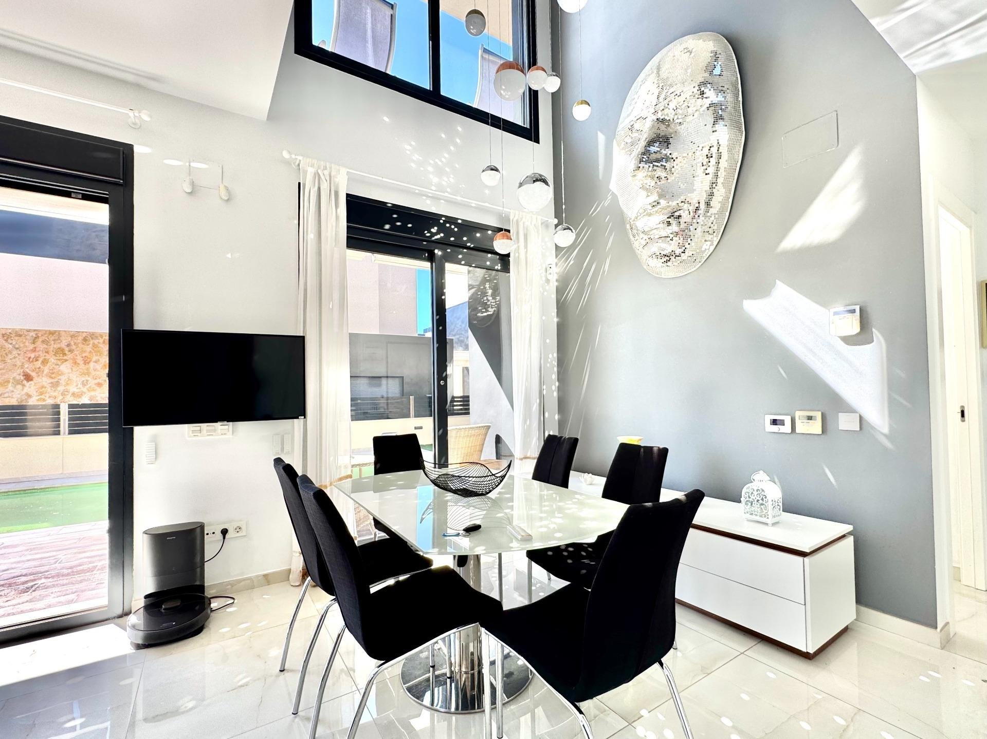 Villa en Cabo Roig, Alicante, España 4 dormitorios, 271 m2 No. 161315