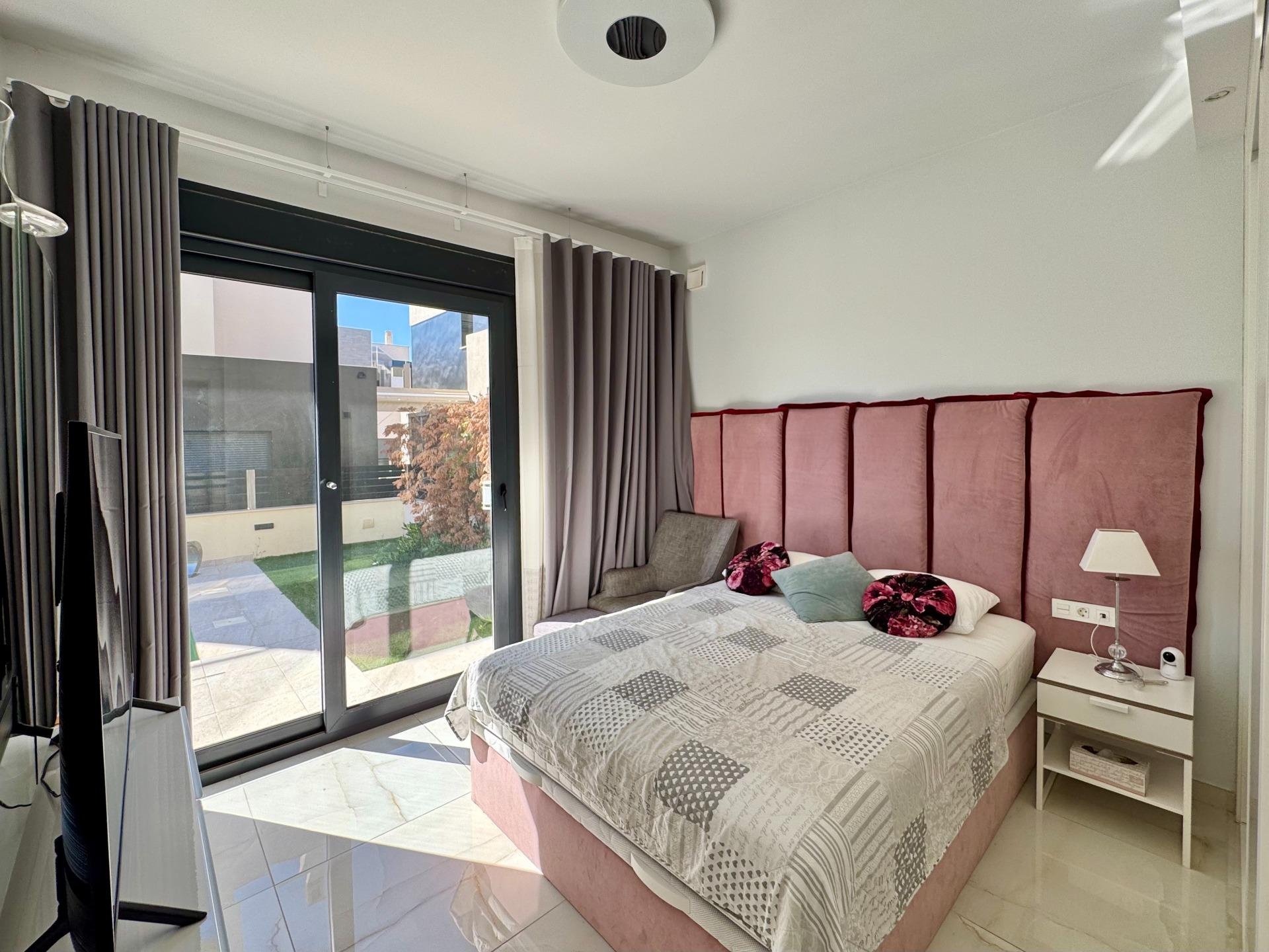 Villa en Cabo Roig, Alicante, España 4 dormitorios, 271 m2 No. 161315