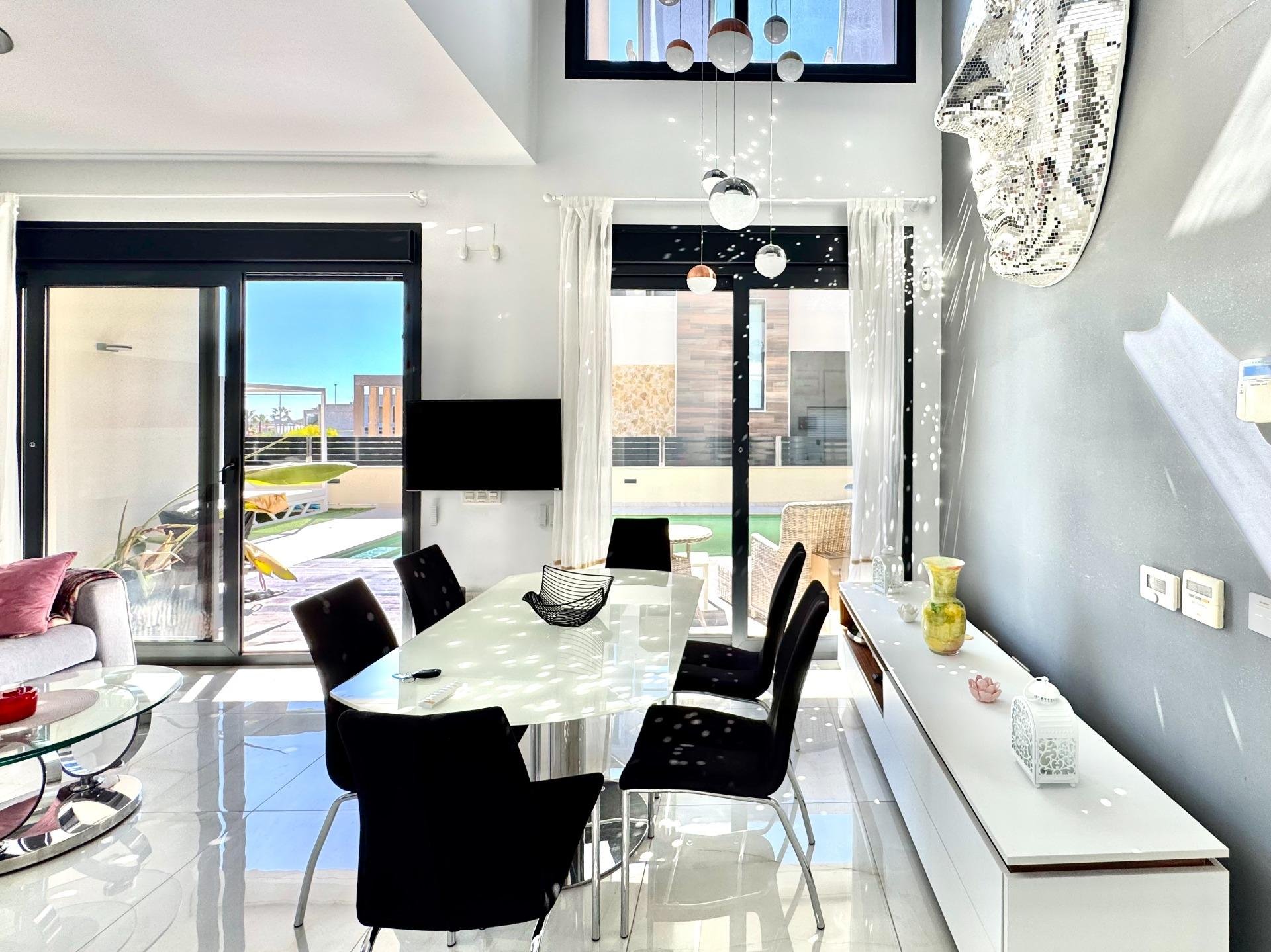 Villa en Cabo Roig, Alicante, España 4 dormitorios, 271 m2 No. 161315