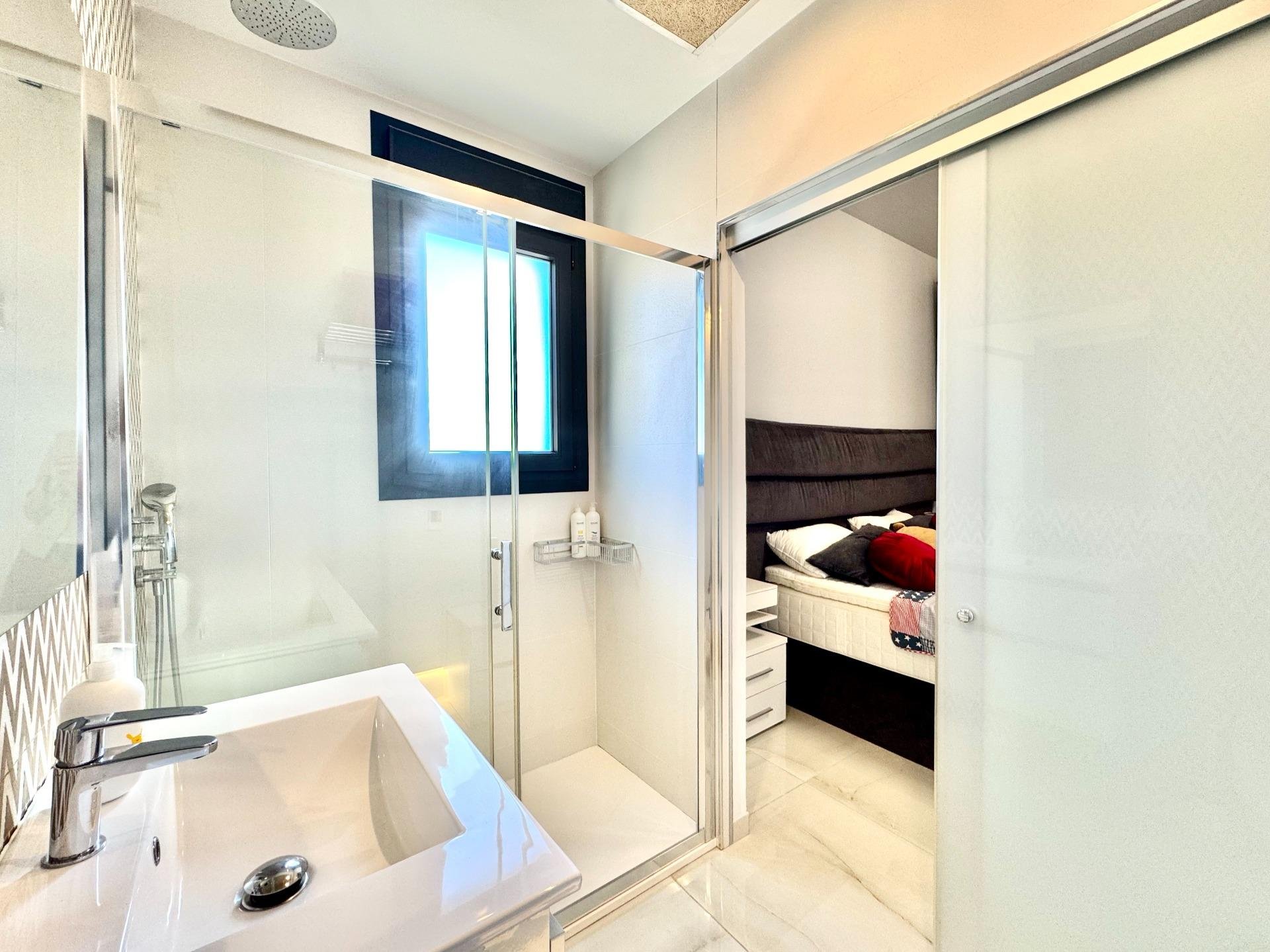Villa en Cabo Roig, Alicante, España 4 dormitorios, 271 m2 No. 161315