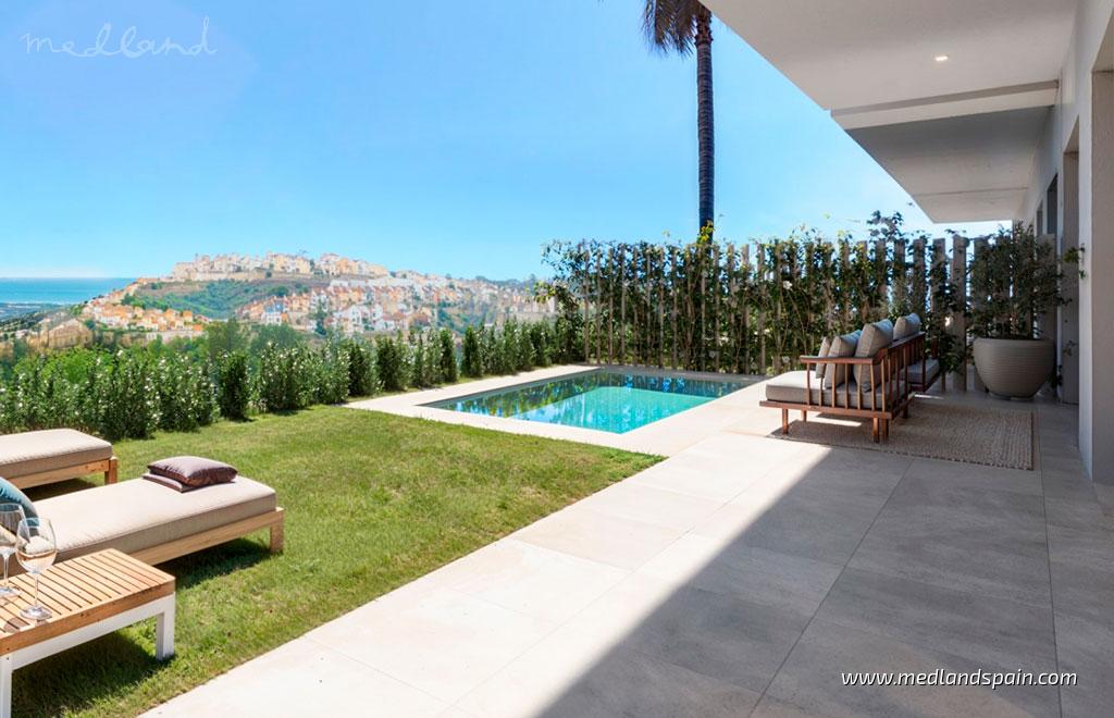 Kaupunkipientalo Casares, Malaga, Espanja 4 makuuhuonetta, 191 m2 No. 196896