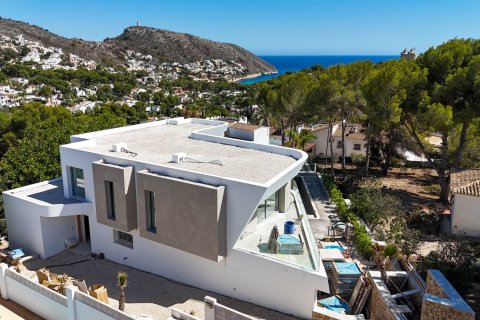 Villa in Moraira, Alicante, Spain 4 bedrooms, 400 sq.m. No. 73286