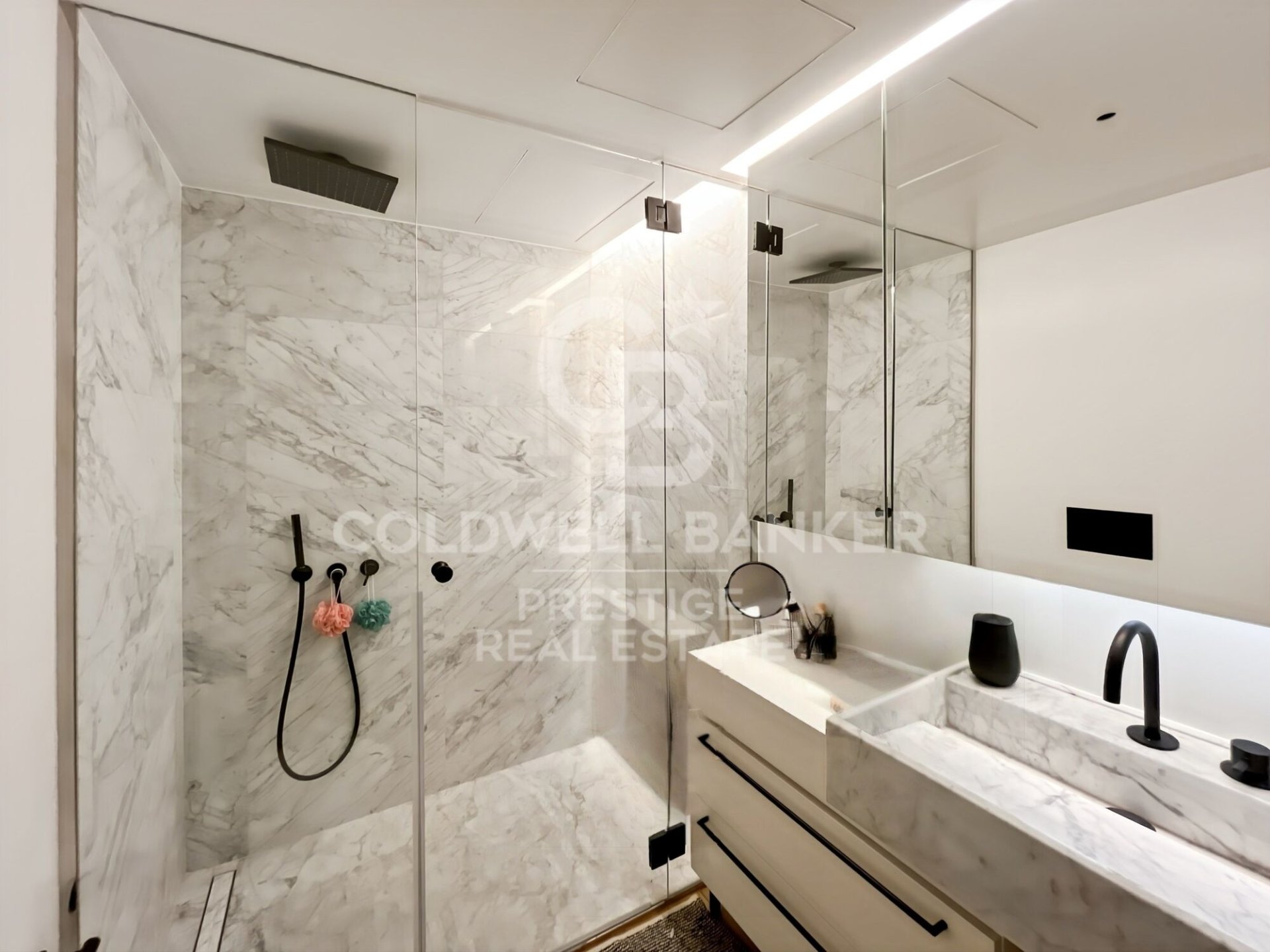 Apartamento en Barcelona, España 2 dormitorios, 130 m2 No. 157408