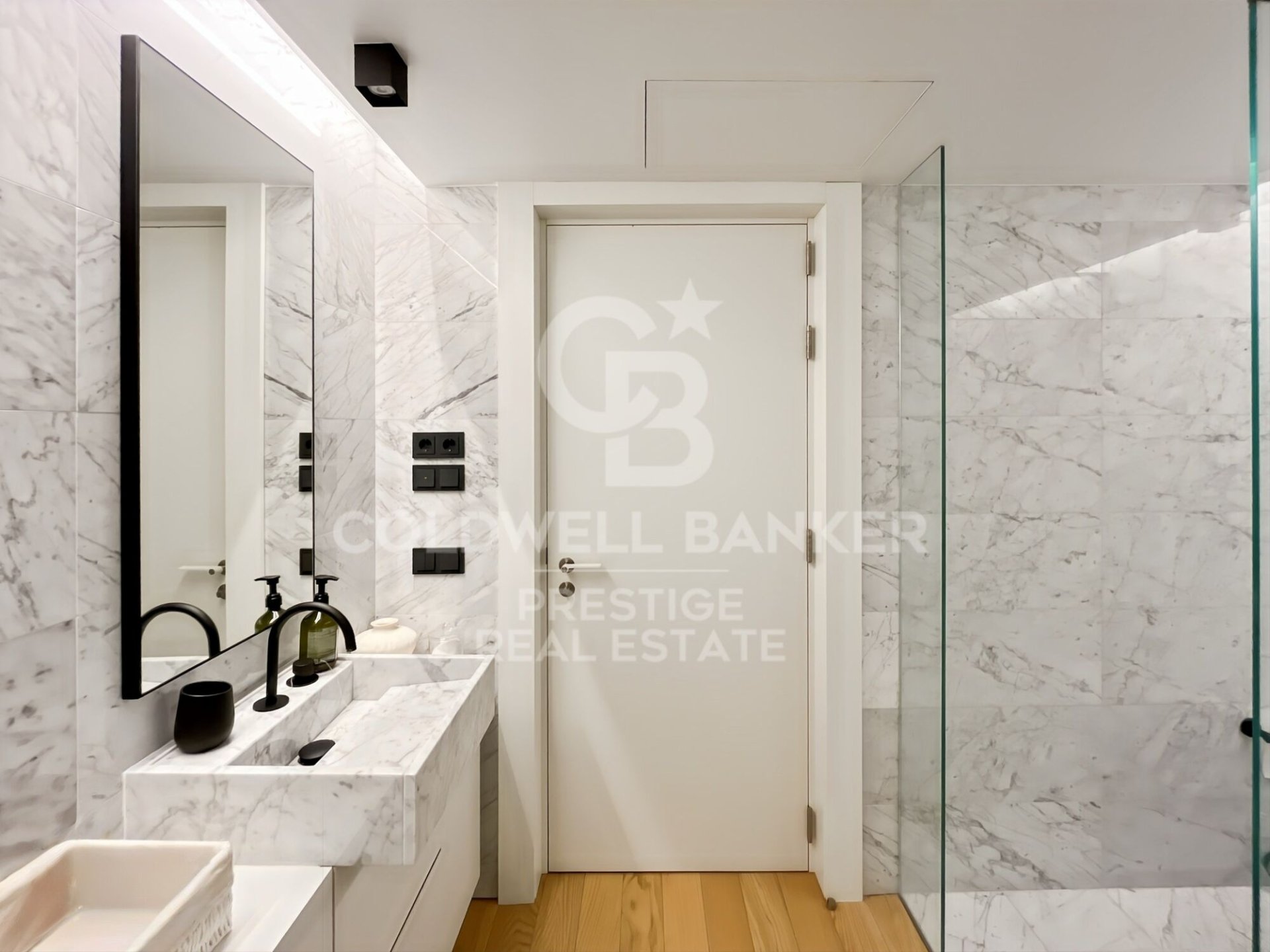 Apartamento en Barcelona, España 2 dormitorios, 130 m2 No. 157408