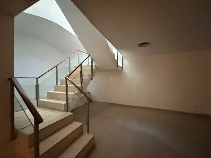 Commercial property in Barcelona, Spain 340 sq.m. No. 166915
