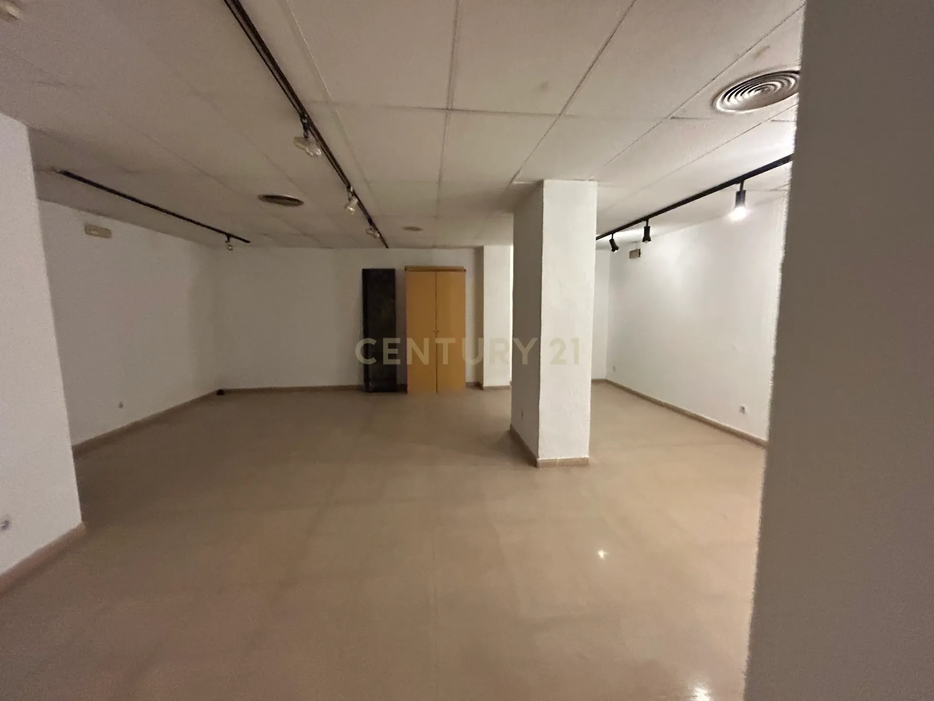 Commercial property in Barcelona, Spain 340 sq.m. No. 166915