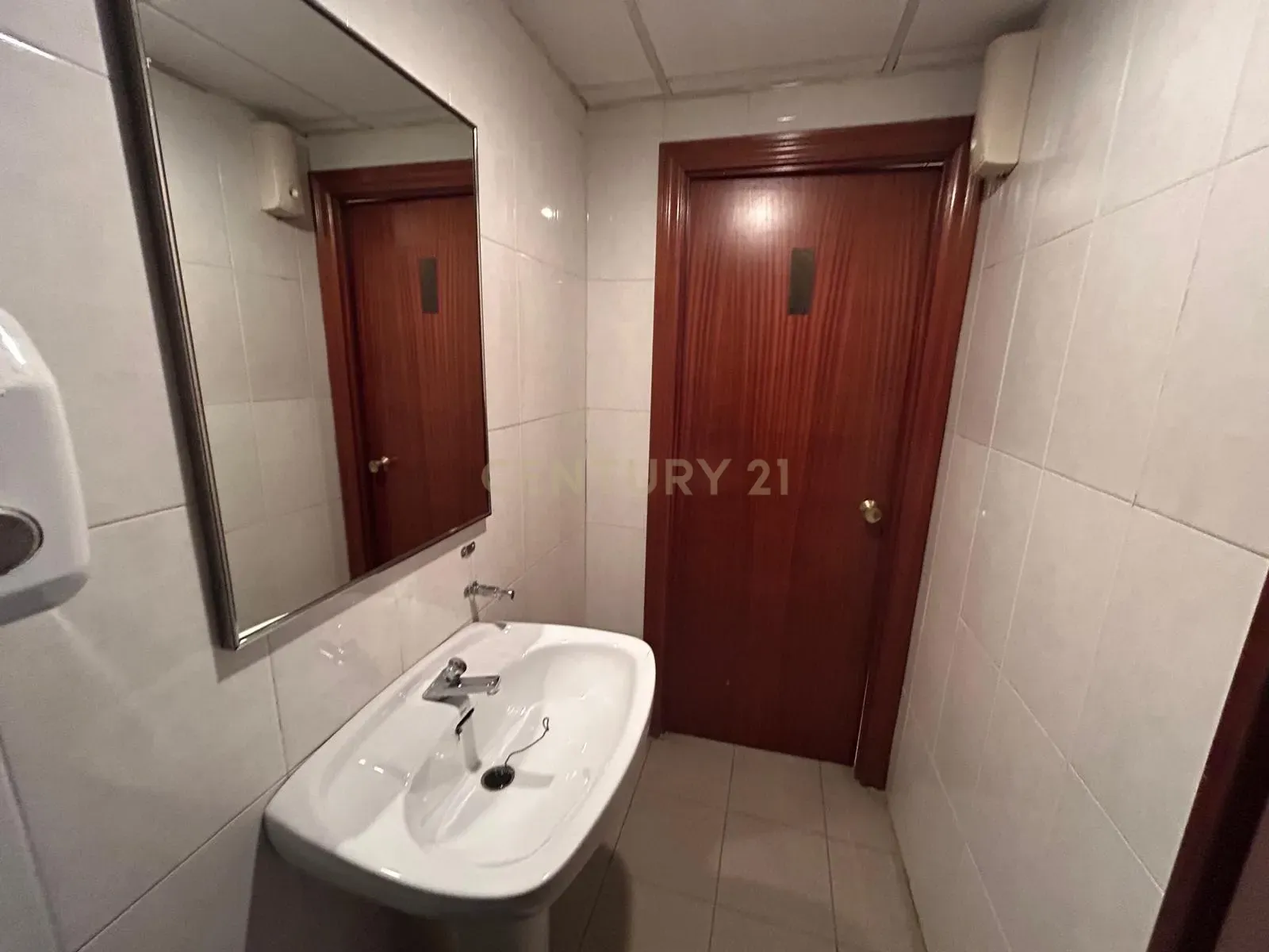 Commercial property in Barcelona, Spain 340 sq.m. No. 166915