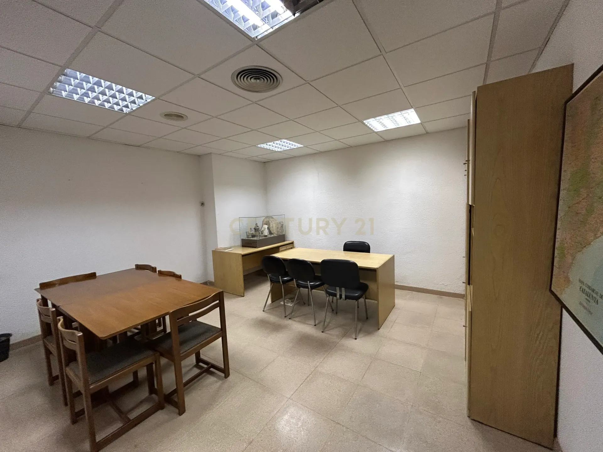 Commercial property in Barcelona, Spain 340 sq.m. No. 166915