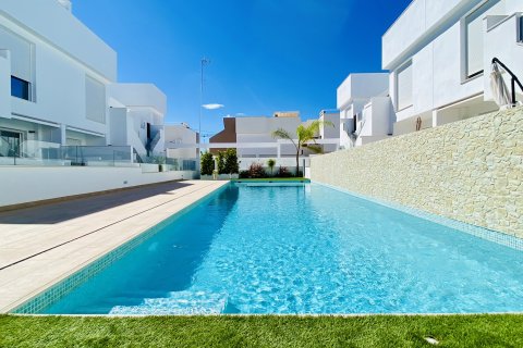 Bungalo Pilar de la Horadada, Alicante, Spānijā 2 istabas, 75 m2 Nr. 136194