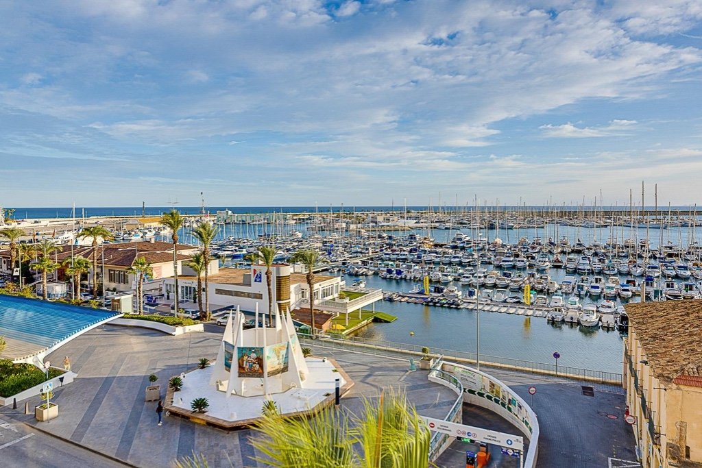 Townhouse in Torrevieja, Alicante, Spanien 4 Schlafzimmer, 71 m2 Nr. 145308