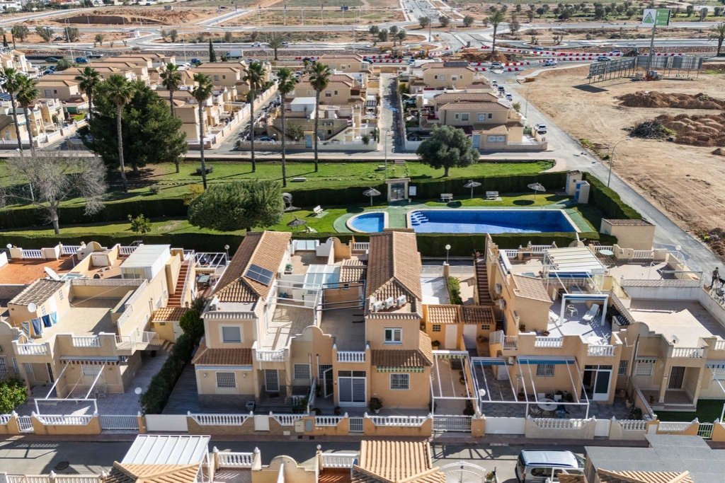 Townhouse in Torrevieja, Alicante, Spanien 4 Schlafzimmer, 71 m2 Nr. 145308