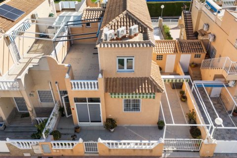 Radhus i Torrevieja, Alicante, Spanien 4 sovrum, 71 kvm. Nr. 145308