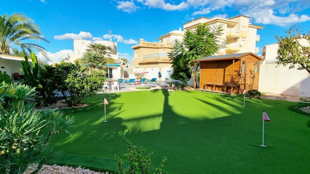 Villa i Playa Flamenca II, Alicante, Spanien 4 sovrum, 121 kvm. Nr. 145310