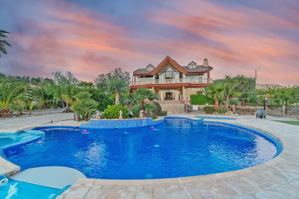 Villa in Alicante, Spanien 5 Schlafzimmer, 600 m2 Nr. 144783