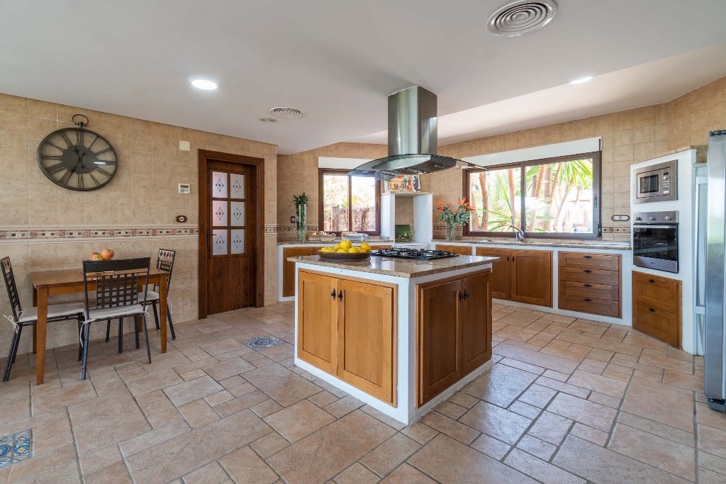 Villa in Alicante, Spanien 5 Schlafzimmer, 600 m2 Nr. 144783