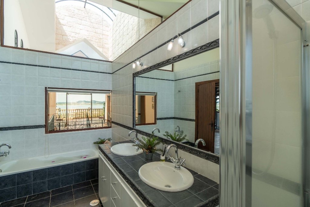 Villa in Alicante, Spanien 5 Schlafzimmer, 600 m2 Nr. 144783